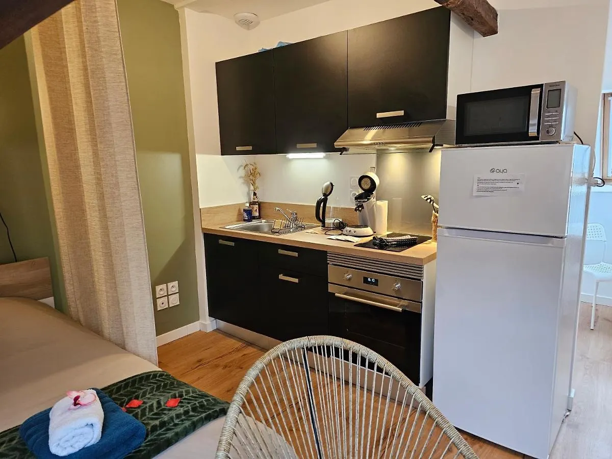 Logement De Caractere En Haute Ville De 캉페흘르 0*,  프랑스