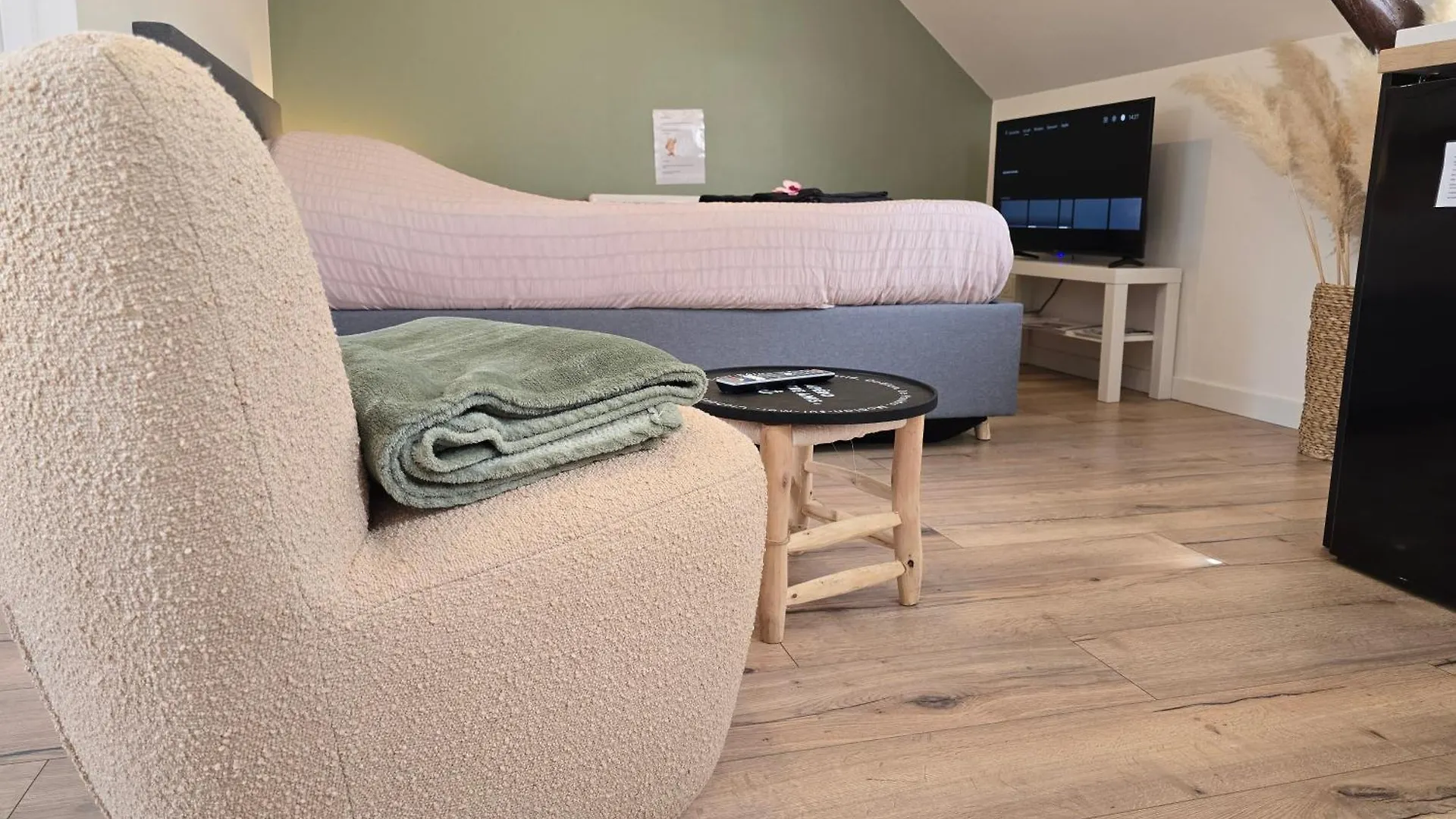 Logement De Caractere En Haute Ville De 캉페흘르 0*,  프랑스