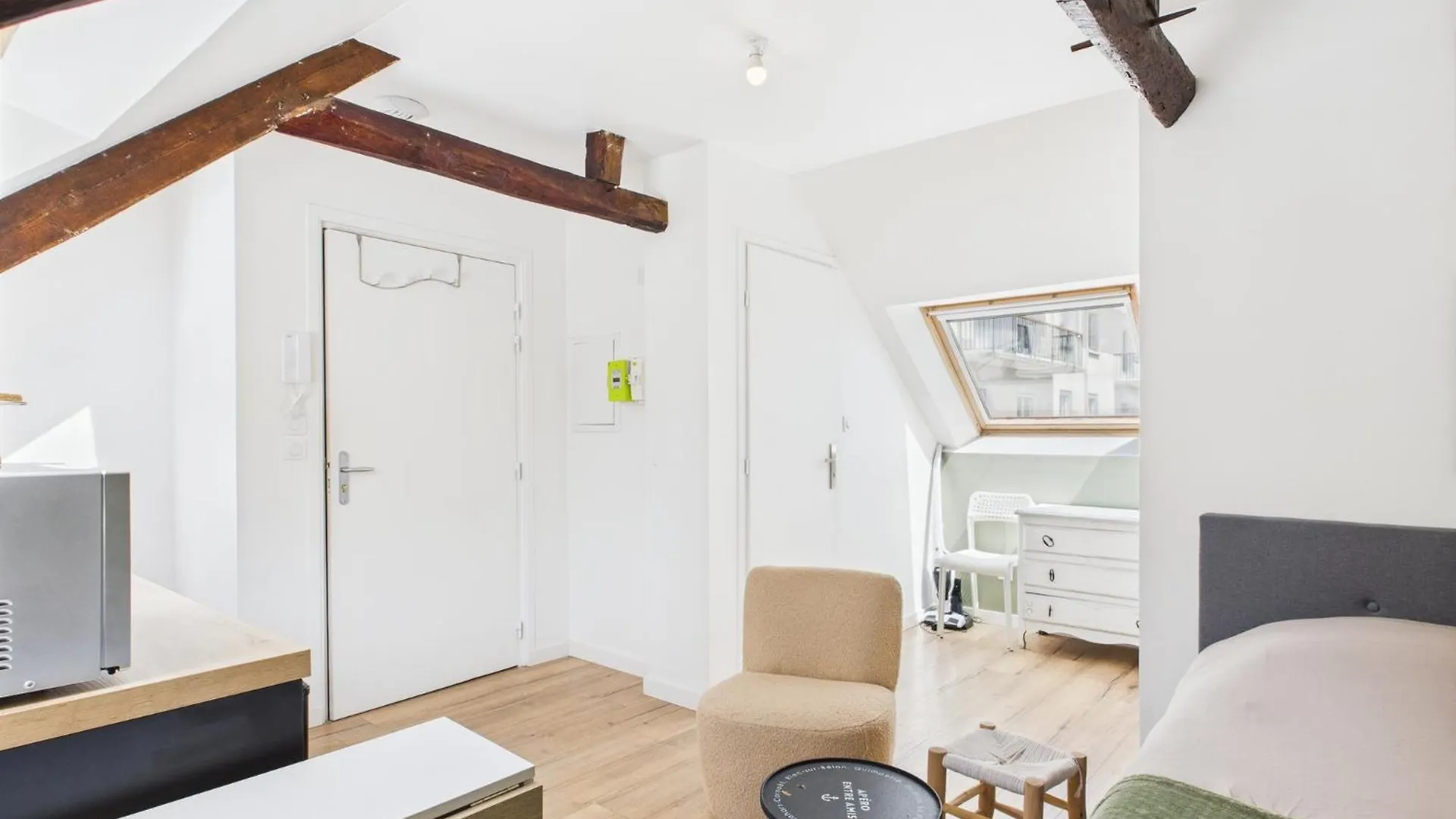 Logement De Caractere En Haute Ville De 캉페흘르 0*,  프랑스